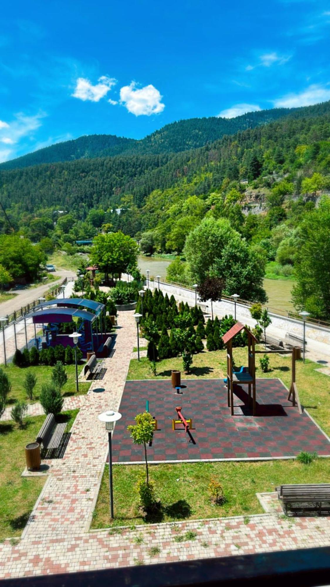 Vitali Apartment Borjomi Exteriör bild